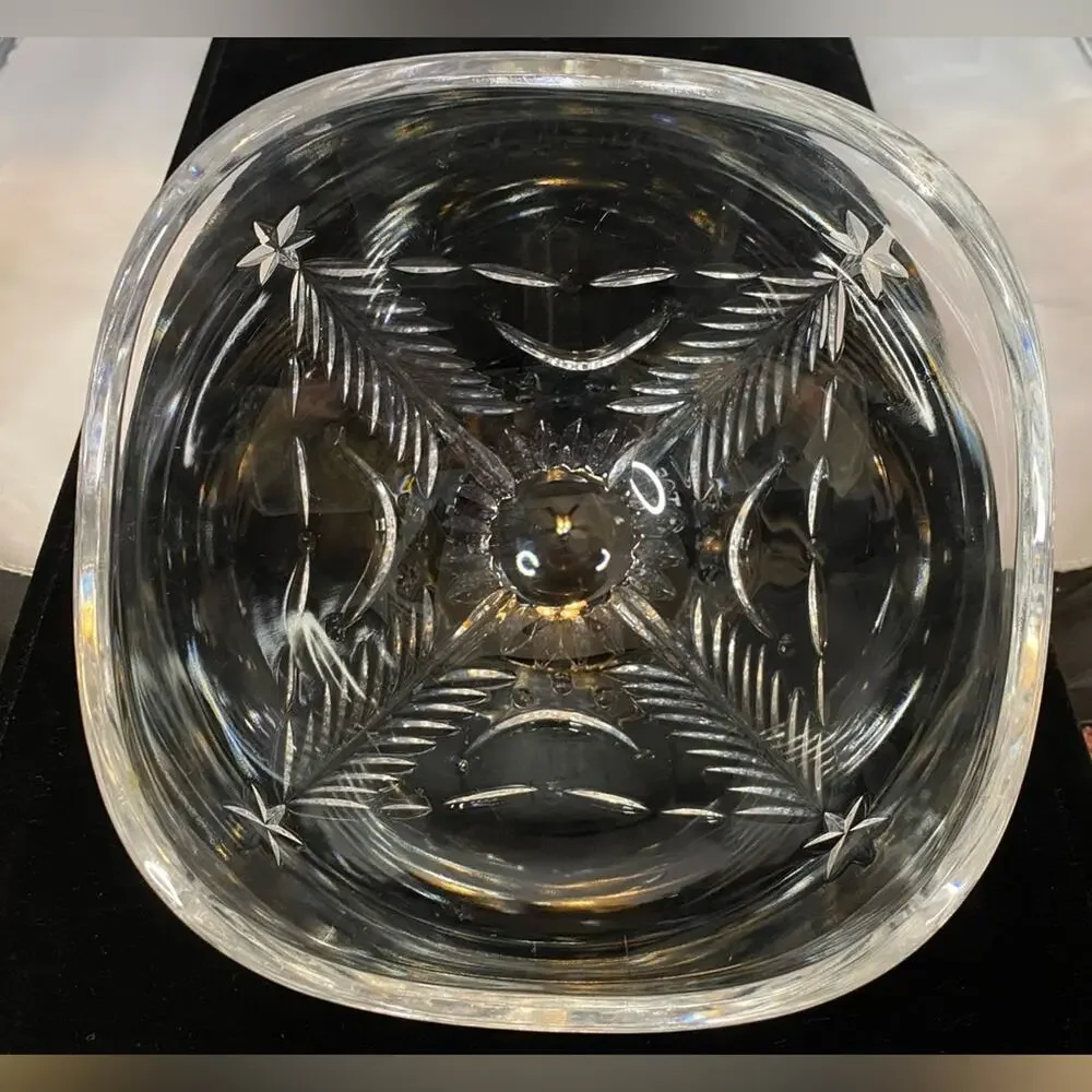 VTG CHRISTMAS TREE STAR LEAD CRYSTAL BOWL FLUTED WAVY EDGES 25 oz